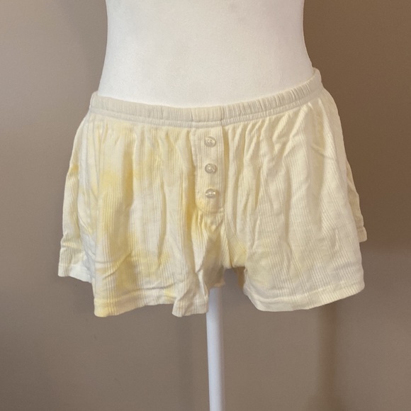 BRANDY MELVILLE KEIRA EYELET SWEATSHORTS, Yellow/White Tie Dye - Picture 2 of 8